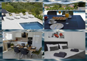 Villa M Tisno, Tisno